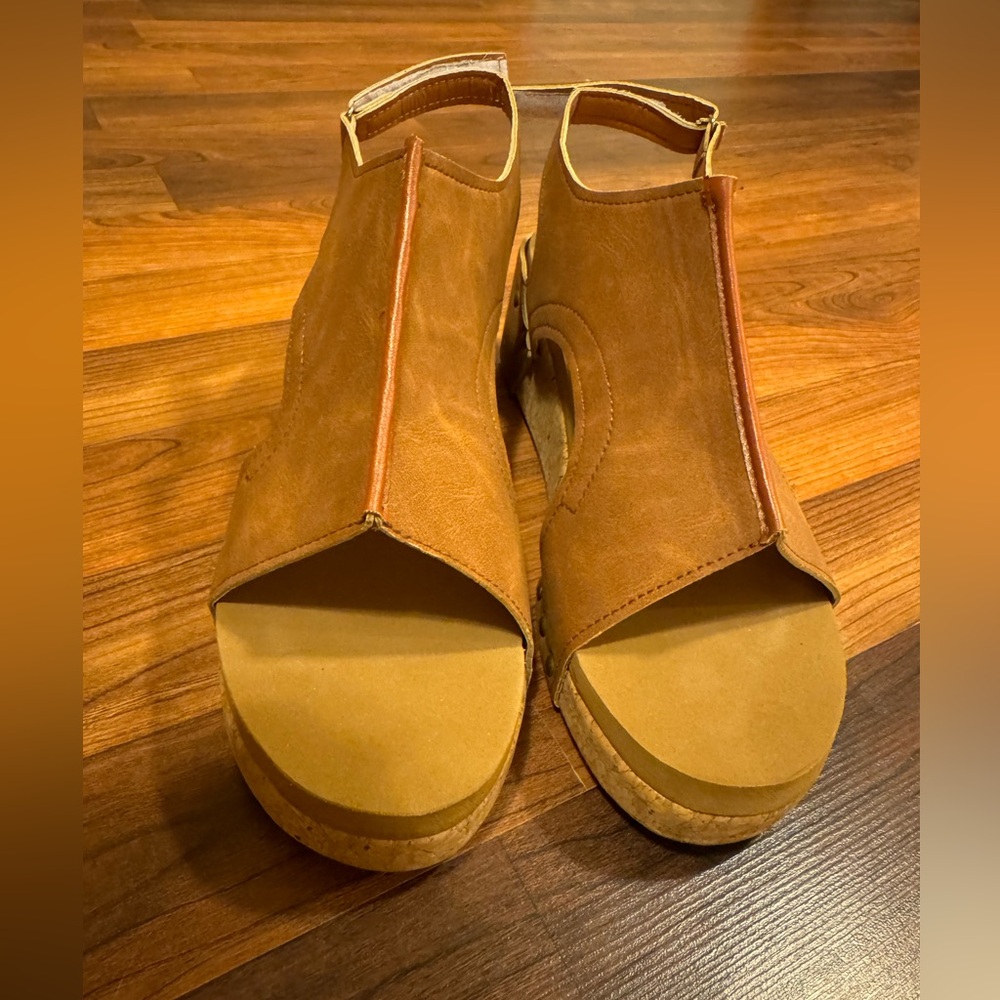 Platform sandals - Picture 2 of 3